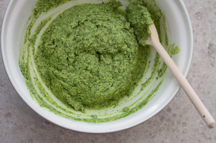 Feta cheese and spinach muffins - make this nutritious snack with these spinach and cheese muffins - tasty savoury muffins