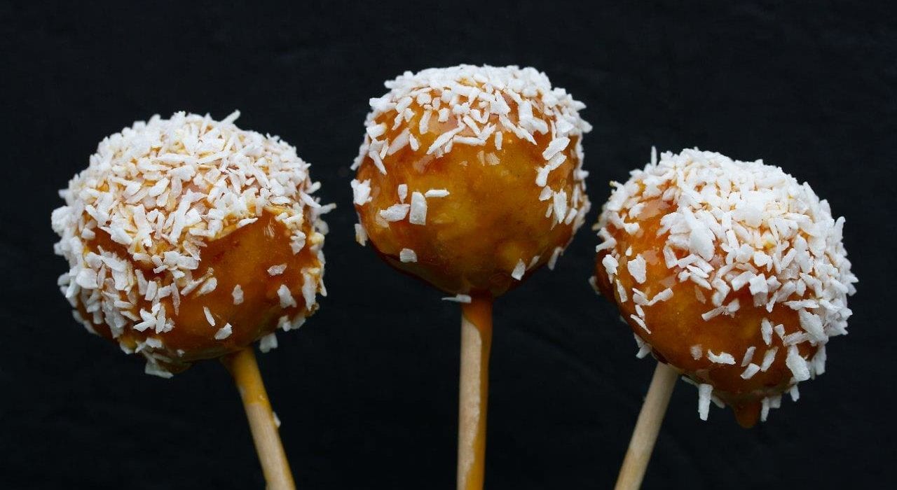 Cake pops - gluten free cake pops - apple cinnamon cake pops - bonfire night recipes - kids party recipes