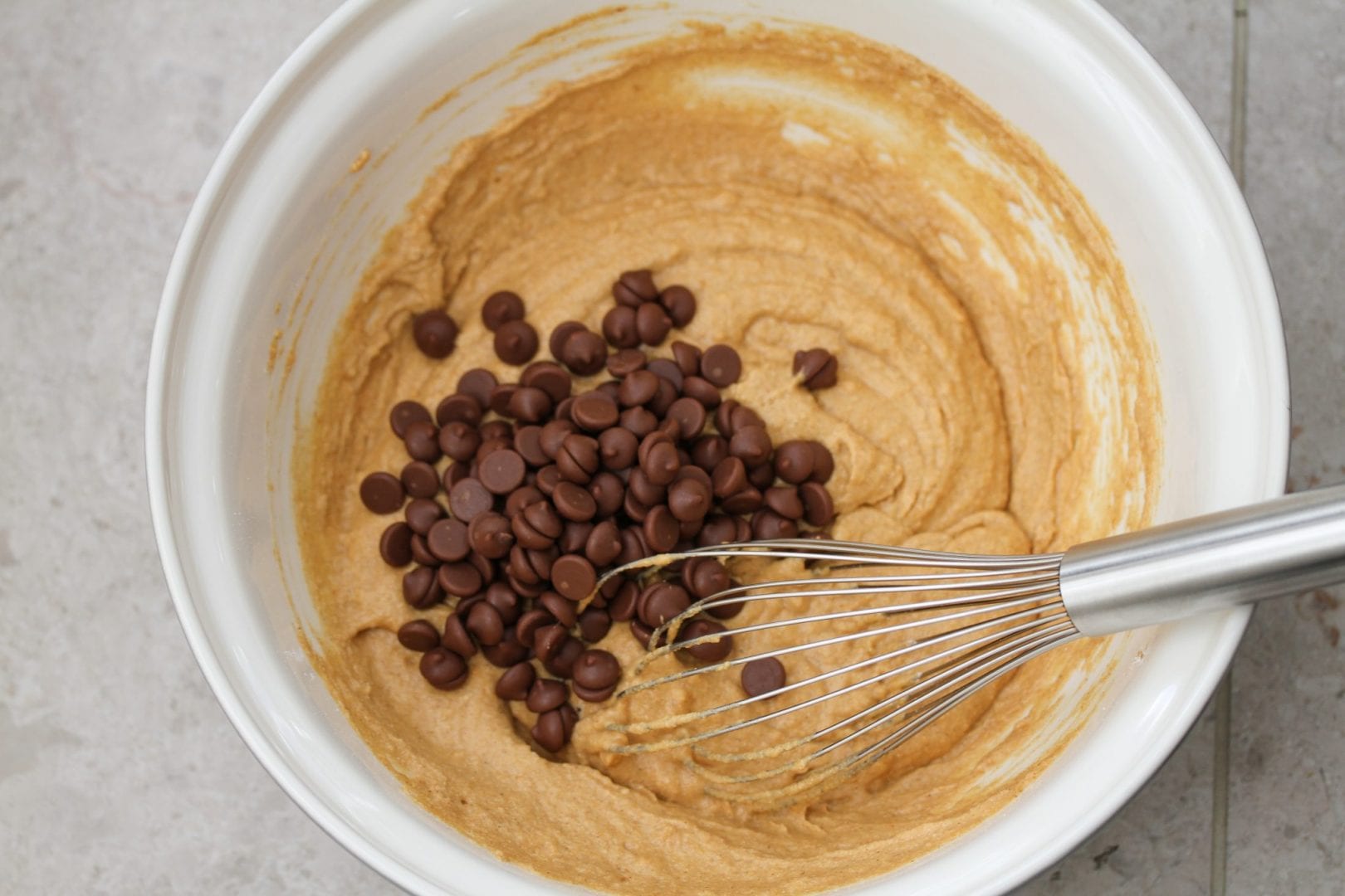 Pumpkin muffins - pumpkin and chocolate chip muffins - halloween recipes