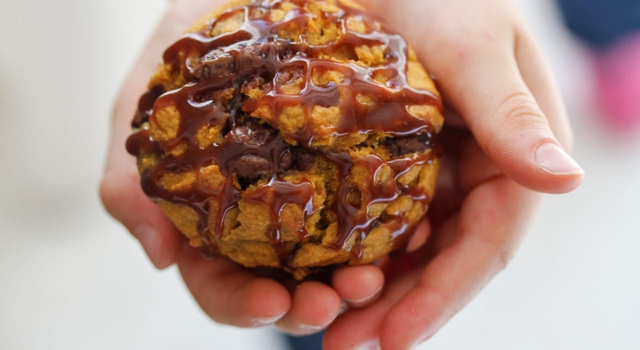 Pumpkin muffins - pumpkin and chocolate chip muffins - halloween recipes