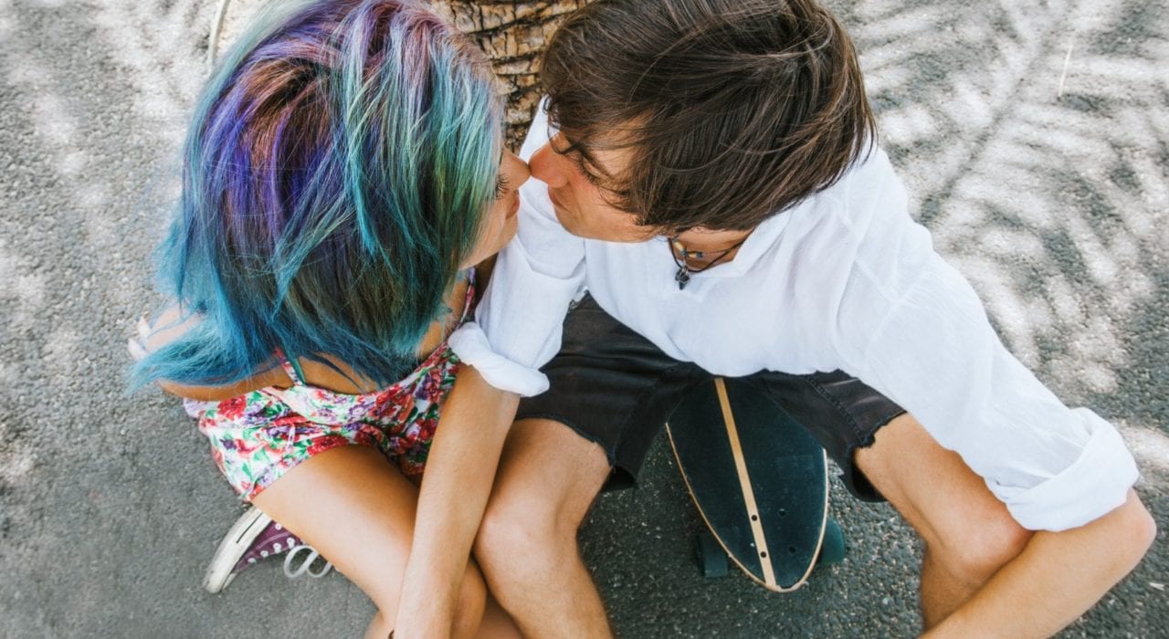 Teenage dating - teenagers social media