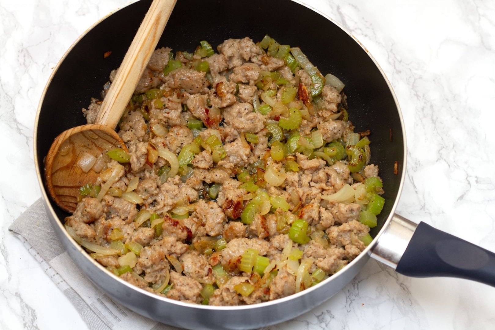 Stuffing recipes - Sausage and Apple Stuffing Muffins - Thanksgiving recipes - Christmas recipes