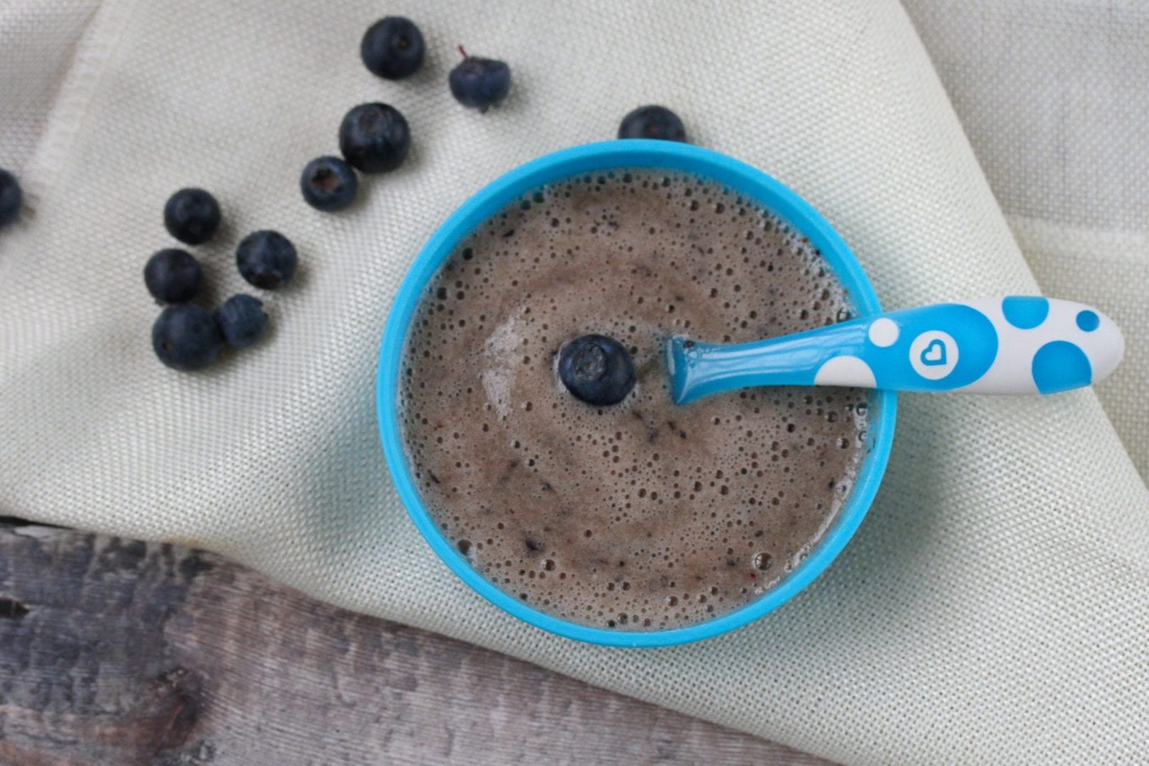 No cook puree blueberries, pear and banana puree Mas & Pas