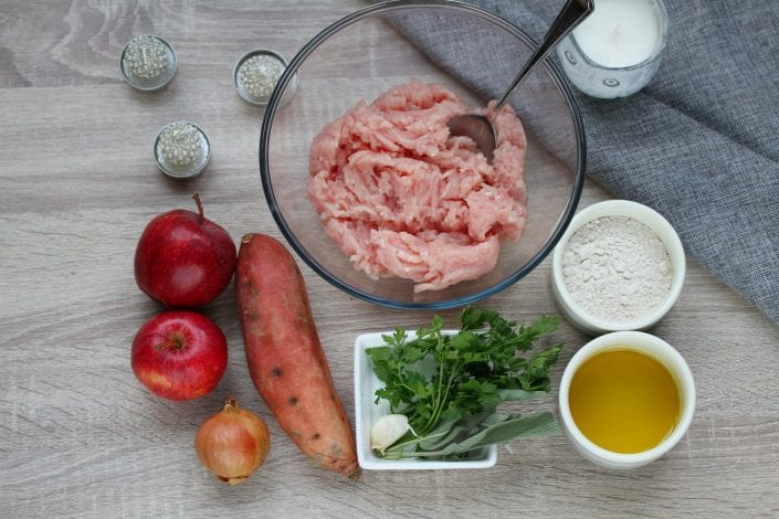 baby Christmas dinner - let your baby enjoy a Christmas dinner recipe as well by making these turkey meatballs