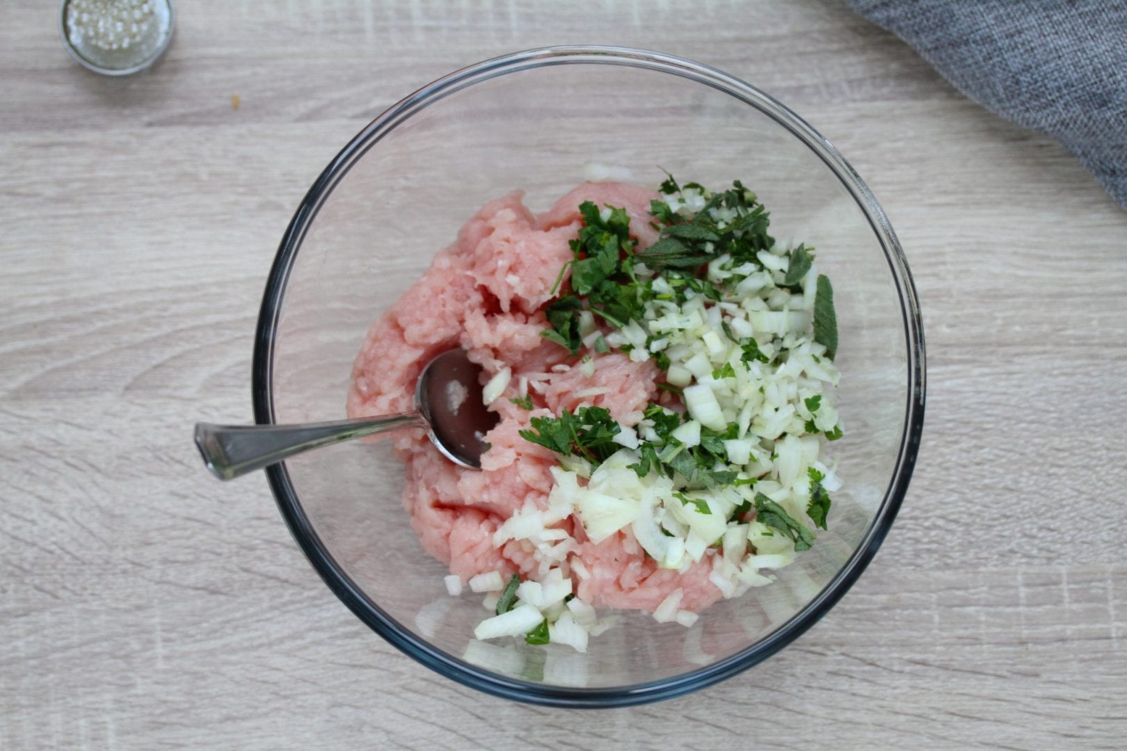 baby Christmas dinner - let your baby enjoy a Christmas dinner recipe as well by making these turkey meatballs