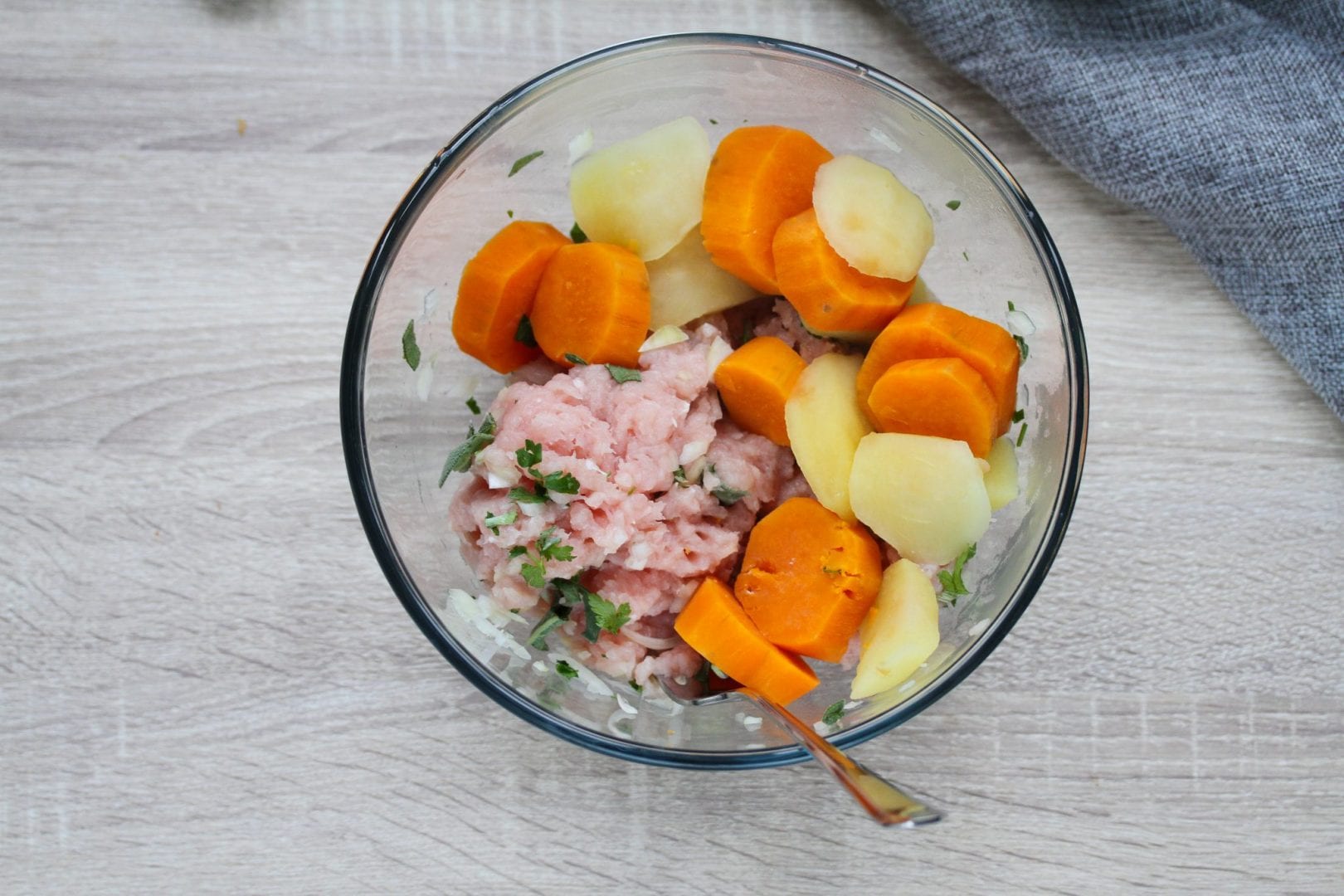 baby Christmas dinner - let your baby enjoy a Christmas dinner recipe as well by making these turkey meatballs