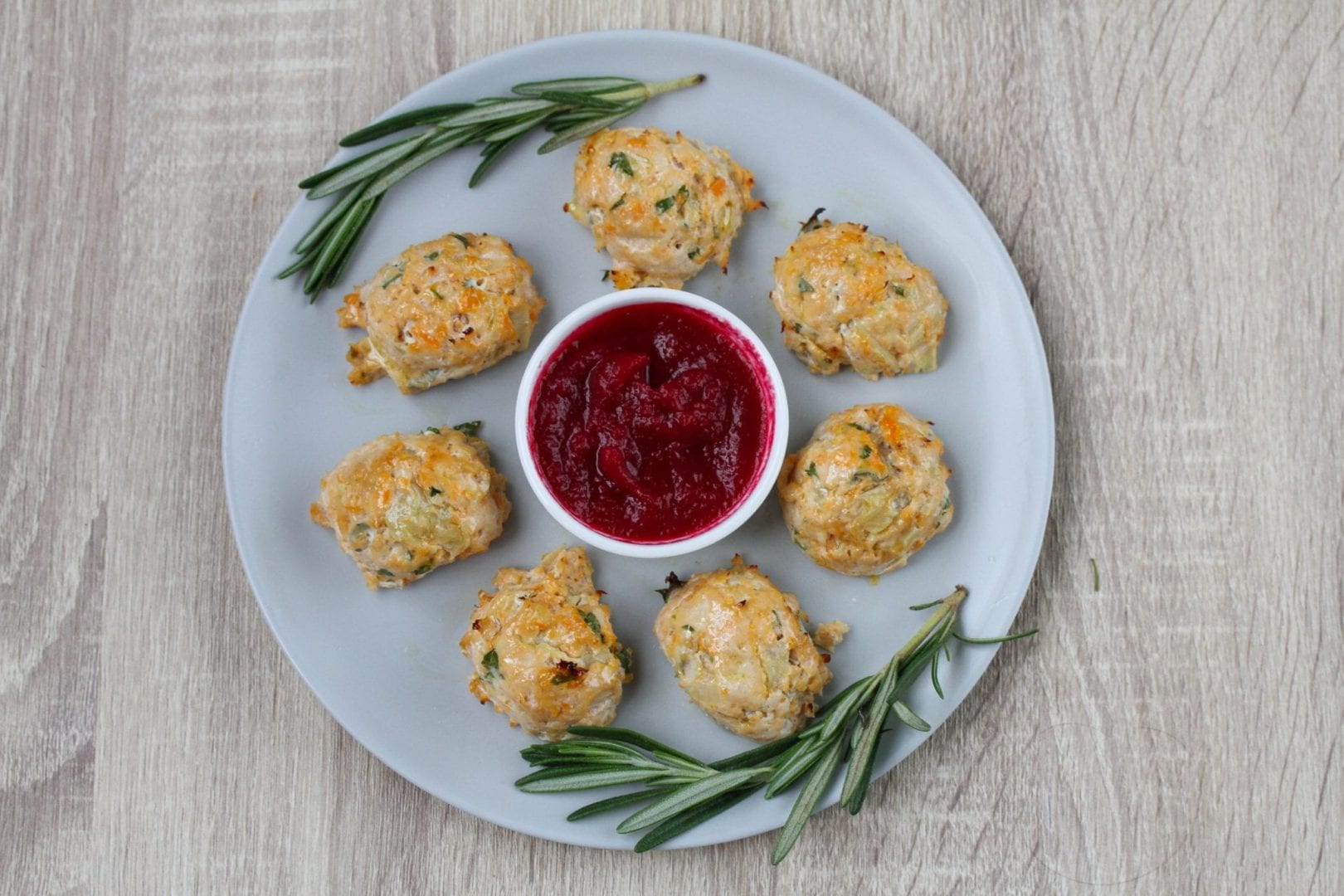 baby Christmas dinner - let your baby enjoy a Christmas dinner recipe as well by making these turkey meatballs