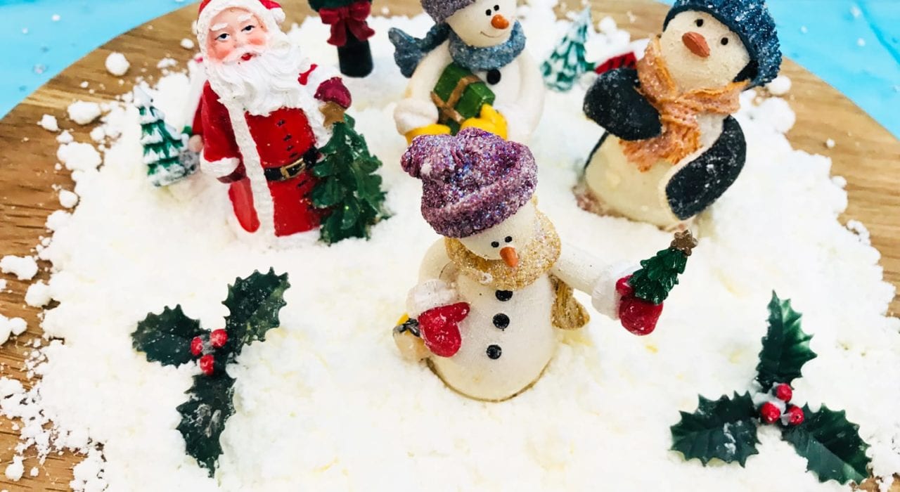 magical snow scene craft - enjoy this beautiful and easy Christmas craft with the kids
