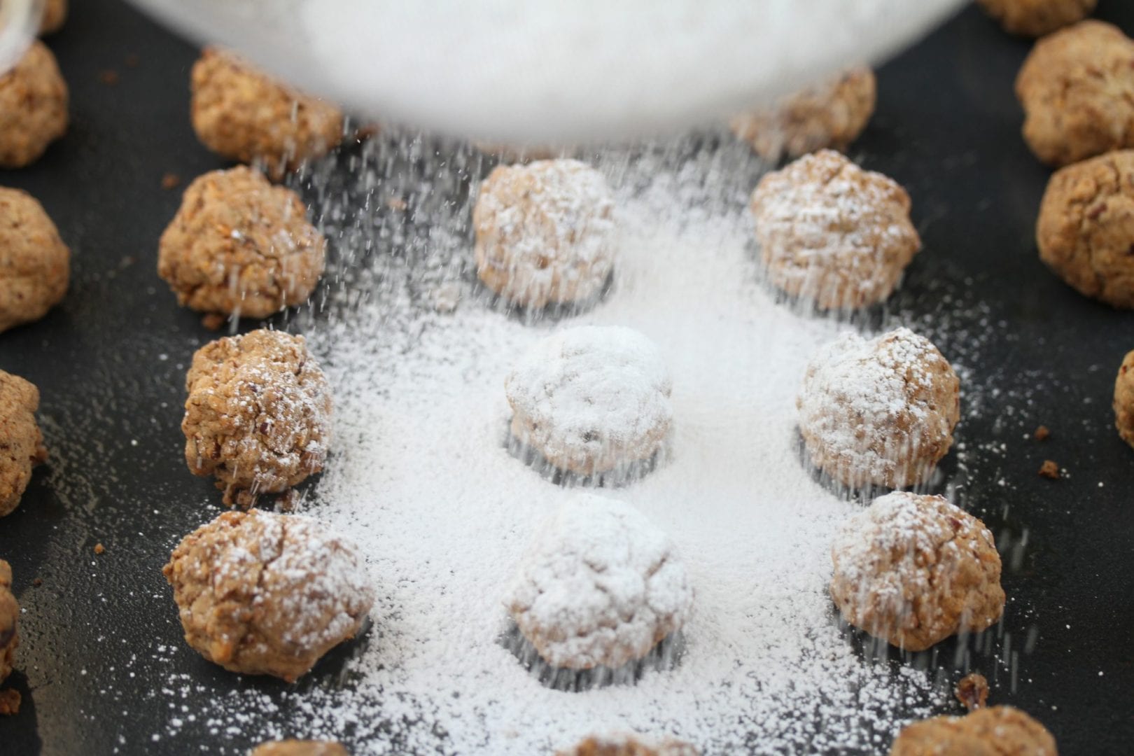 Almond shortbread snow balls - make these delicious kourabiedes a traditional Greek dessert