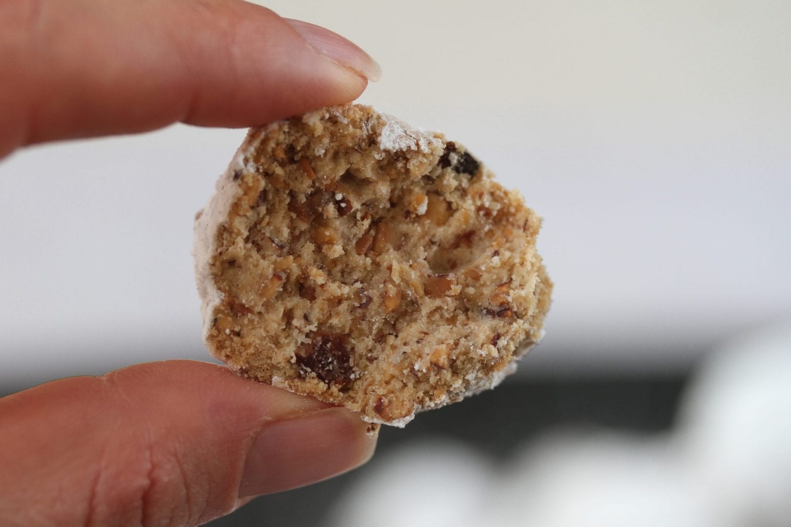 Almond shortbread snow balls - make these delicious kourabiedes a traditional Greek dessert