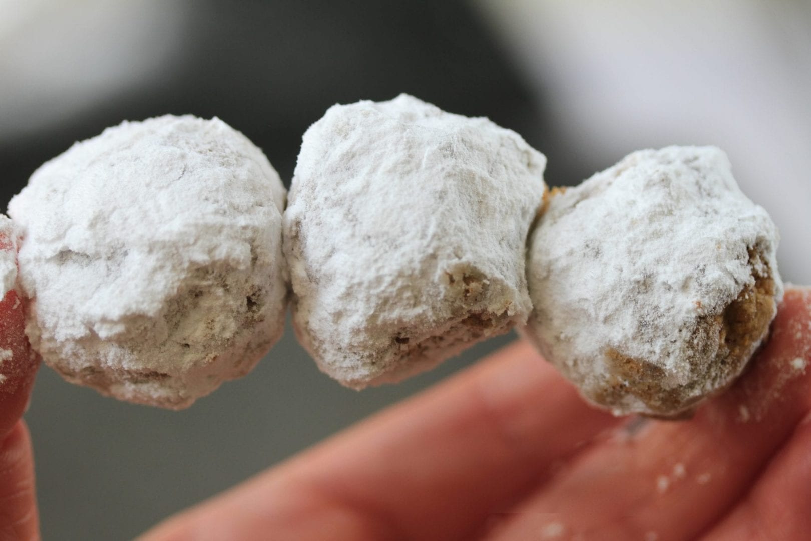 Almond shortbread snow balls - make these delicious kourabiedes a traditional Greek dessert