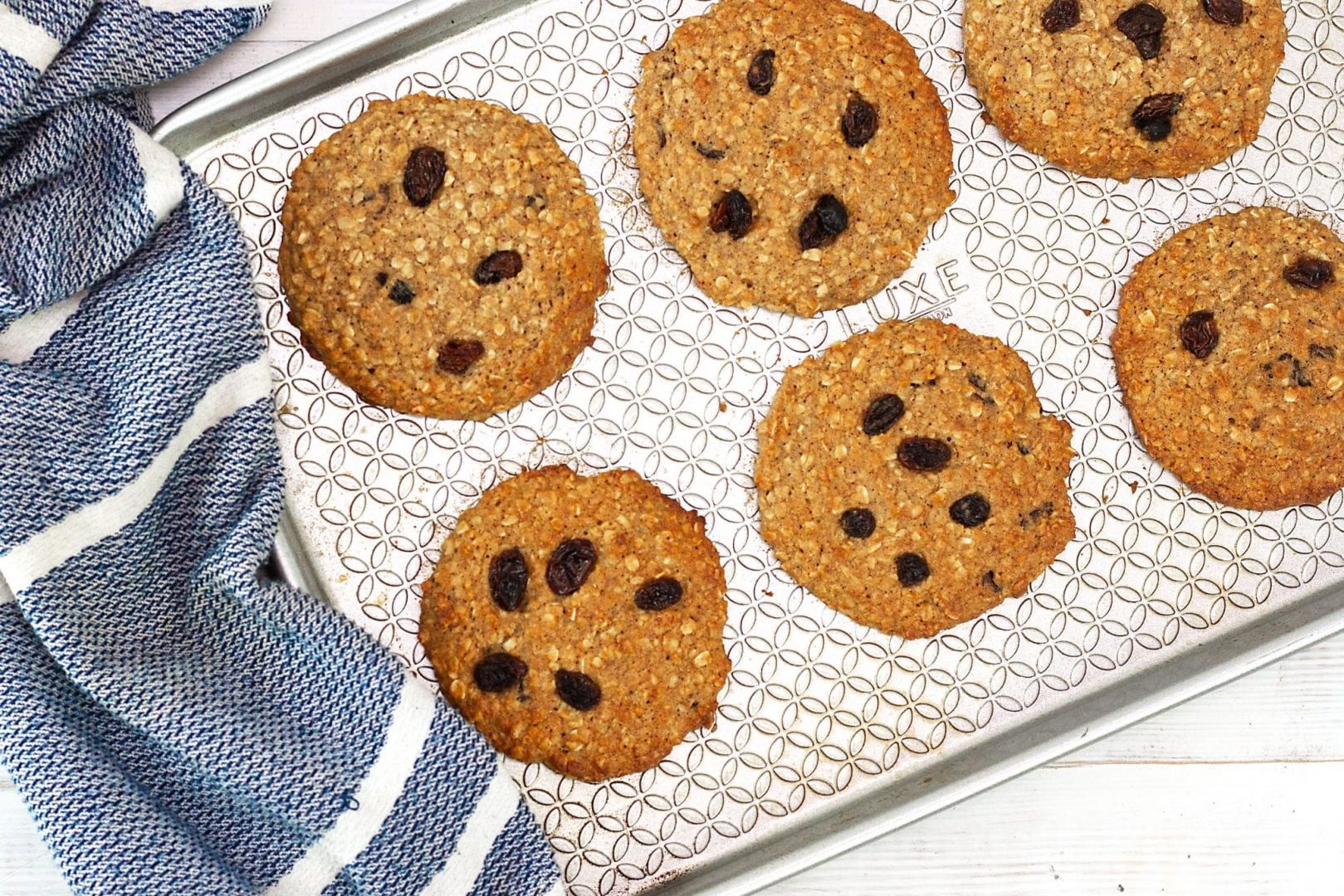 Banana oatmeal cookies - try these delicious gluten free cookies with banana oatmeal and raisins