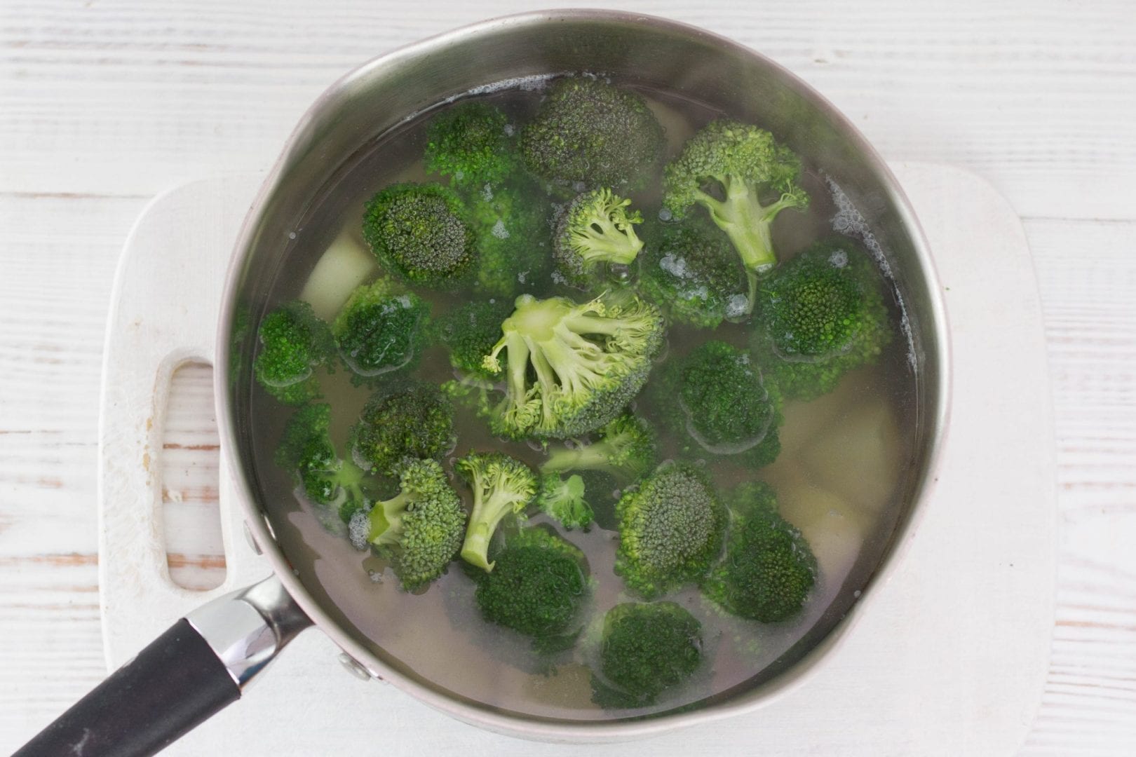 Broccoli tots no breadcrumbs - try these broccoli tater tos as a tasty way to get kids eating greens