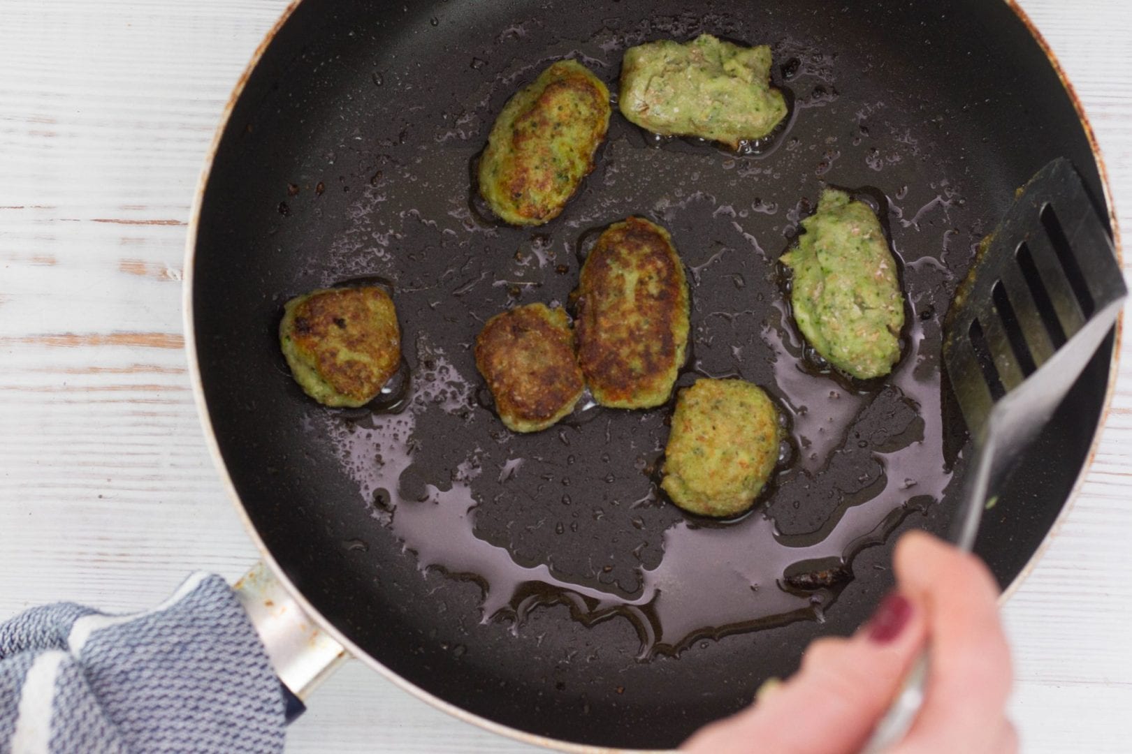 Broccoli tots no breadcrumbs - try these broccoli tater tos as a tasty way to get kids eating greens