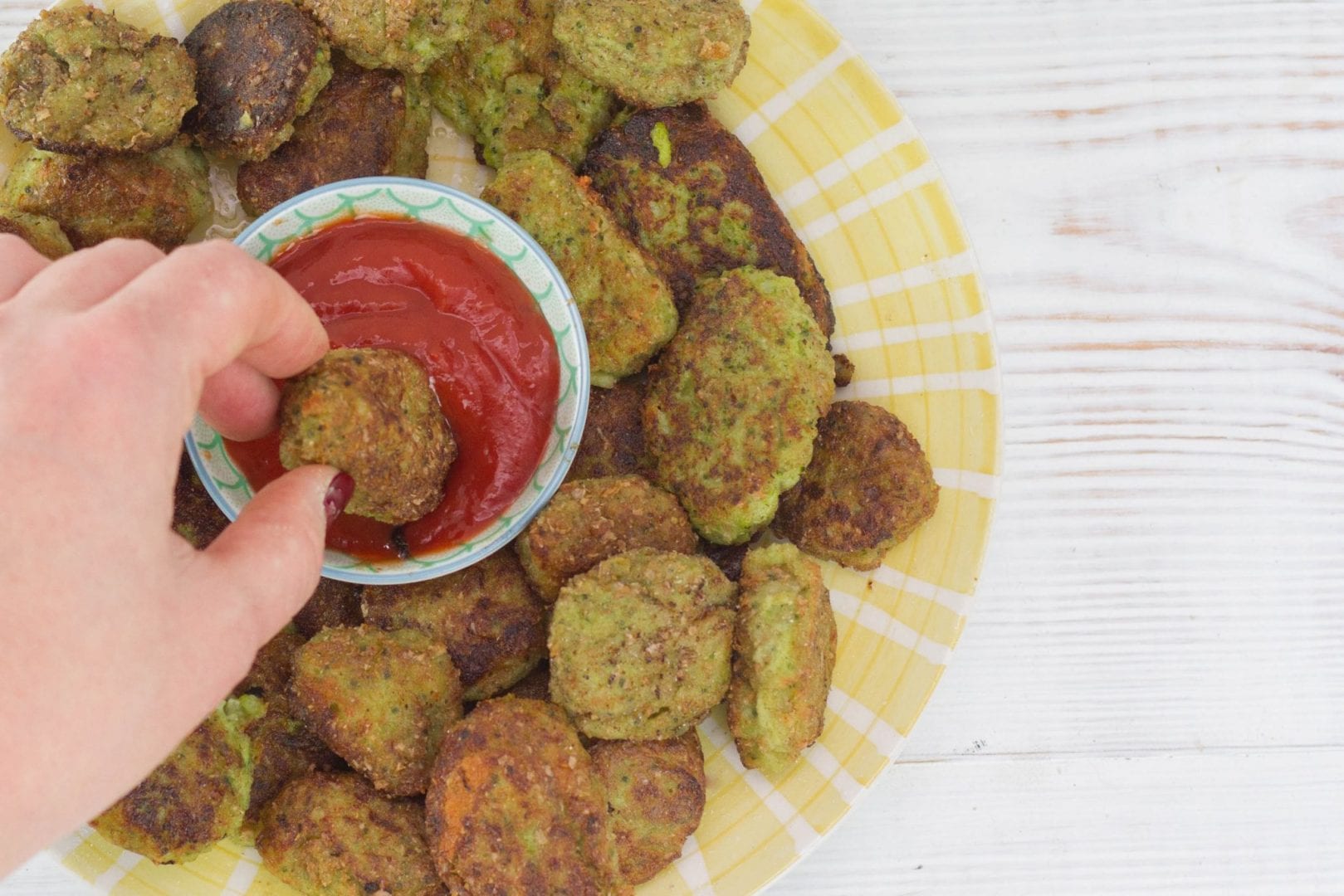 Broccoli tots no breadcrumbs - try these broccoli tater tos as a tasty way to get kids eating greens