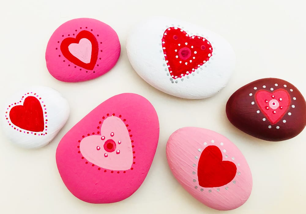 Heart painted rocks - try this great Valentines craft for kids