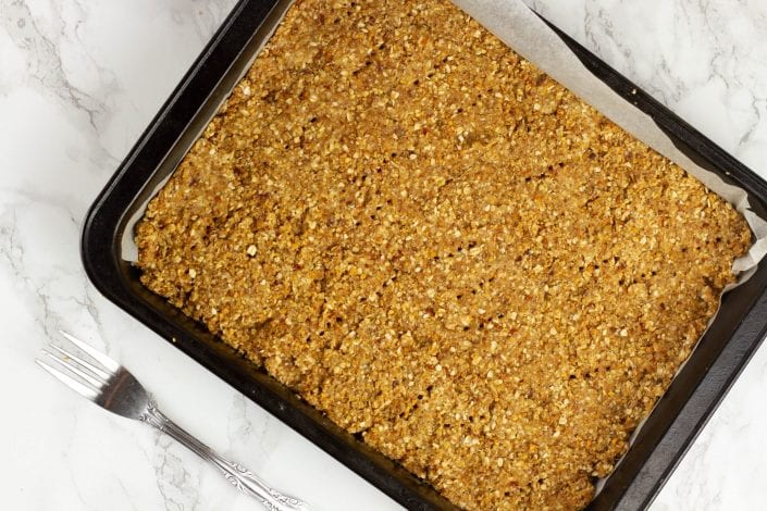 Jam crumble with oats - try these amazing oat crumble bars