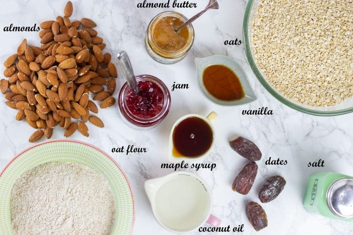 Jam crumble with oats - try these amazing oat crumble bars