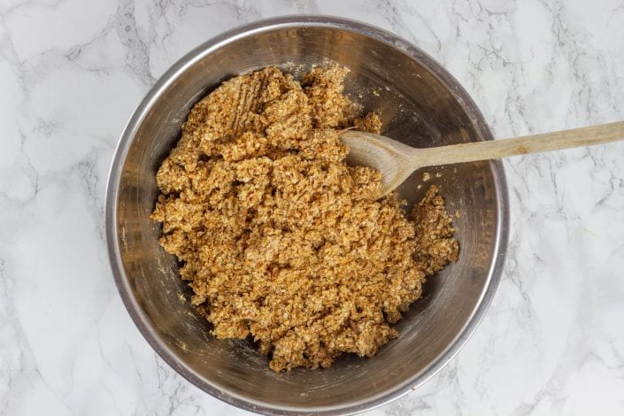 Jam crumble with oats - try these amazing oat crumble bars