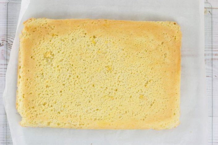 Jam roly poly cake - make this delicious sponge cake