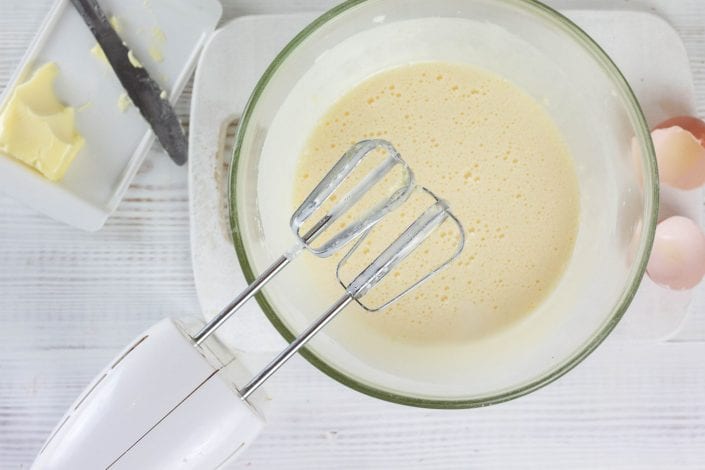 Jam roly poly cake - make this delicious sponge cake