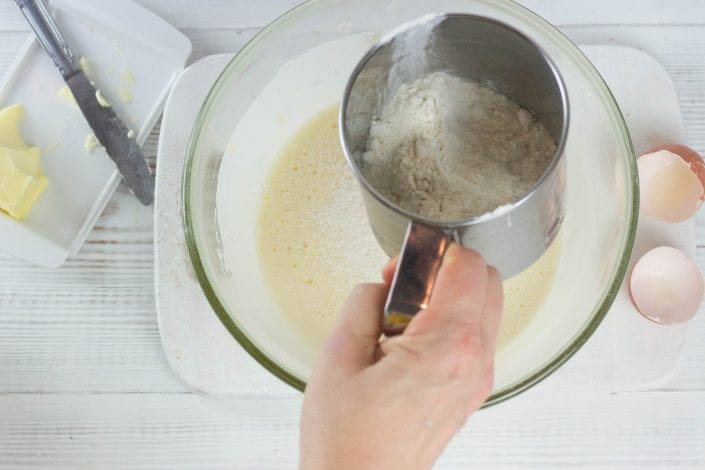 Jam roly poly cake - make this delicious sponge cake