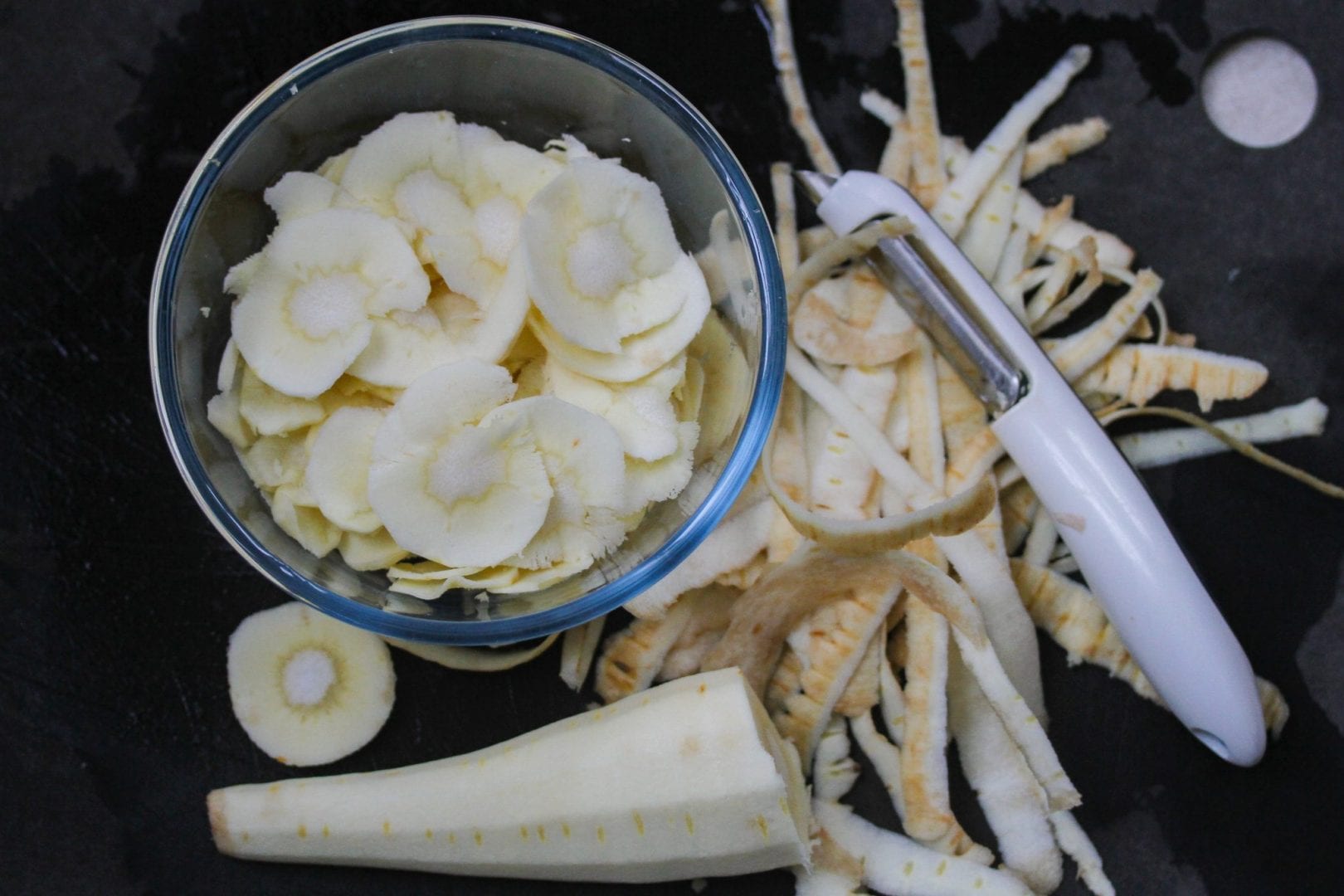 Parsnip chips, parsnip crisps with thyme. Healthy kids snack or side