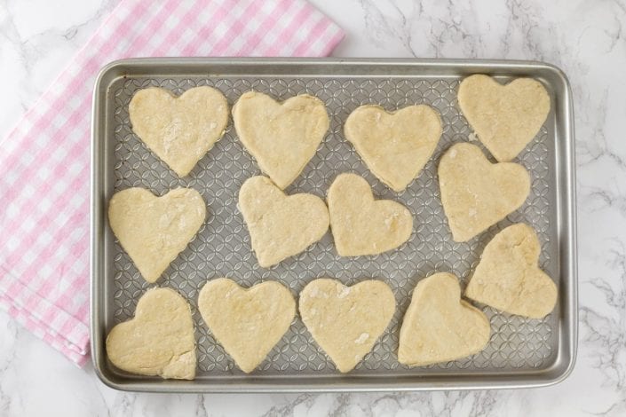 Pizza hearts - try this fun Valentines recipe for kids with these mini pizzas