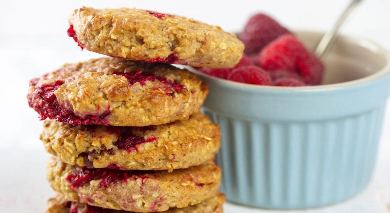 Raspberry cookies - make a healthy kids snack with these raspberry oatmeal cookies