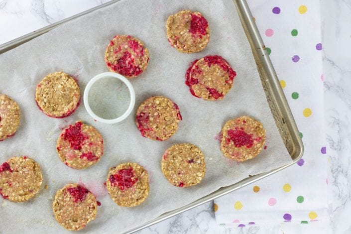 Raspberry cookies - make a healthy kids snack with these raspberry oatmeal cookies