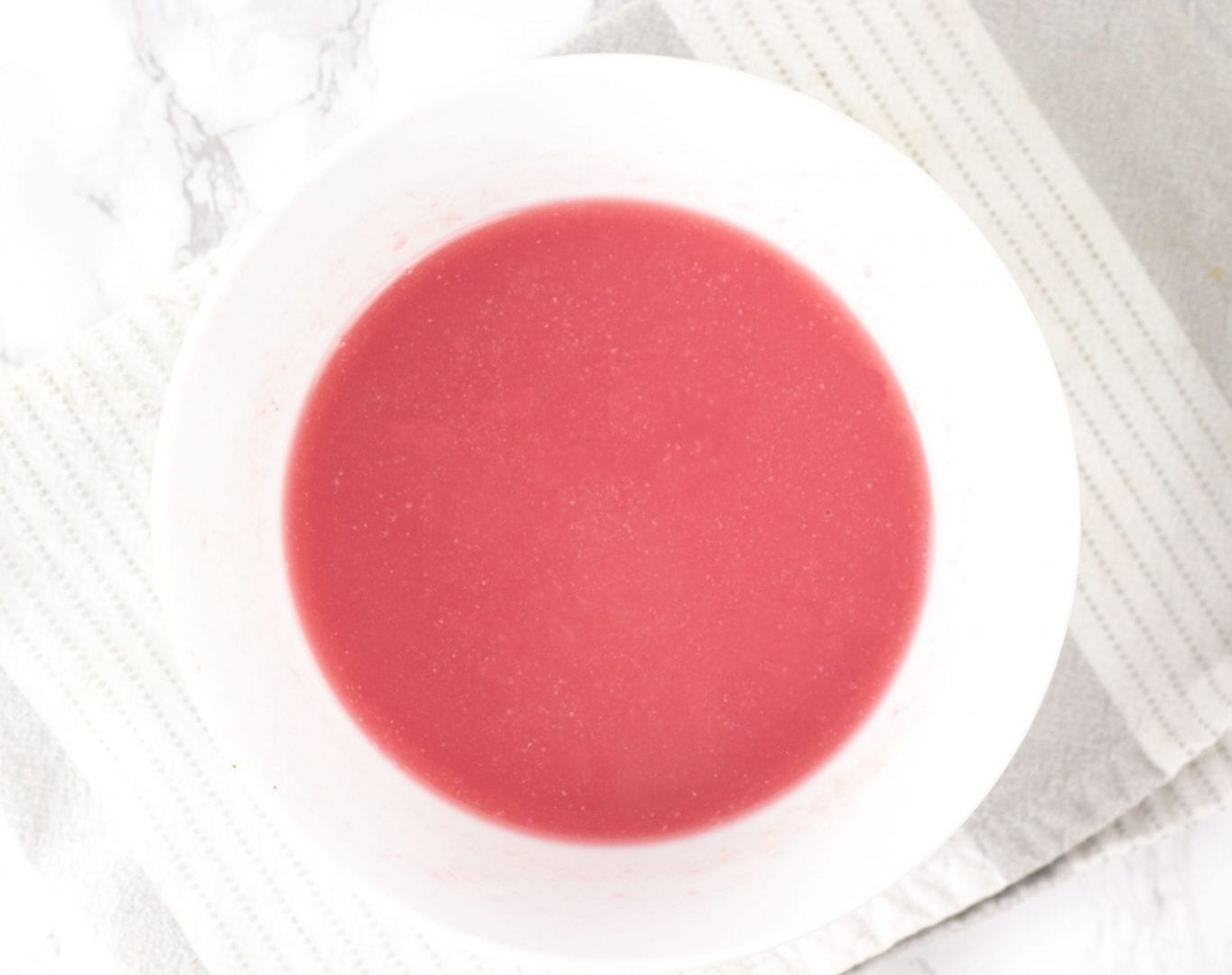 Raspberry gummies - enjoy making these simple homemade raspberry gummies with your kids