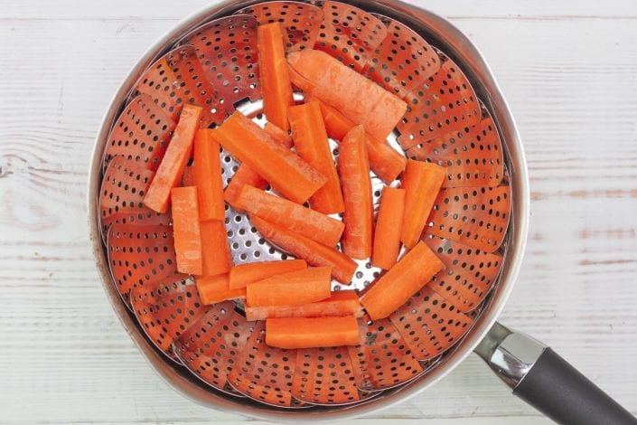 Carrot puree - try this great weaning dish for baby as a healthy and nutritious first food