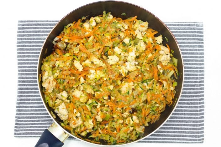 Chicken cottage pie - enjoy this healthy and lighter shepherds pie made with chicken. Great for family dinners