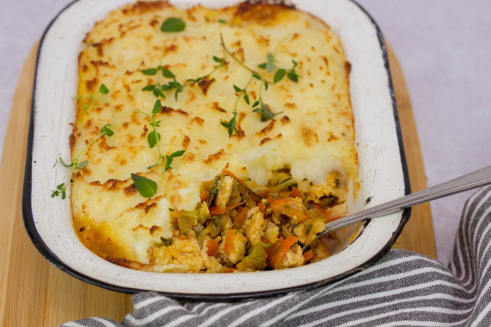 Chicken cottage pie - enjoy this healthy and lighter shepherds pie made with chicken. Great for family dinners