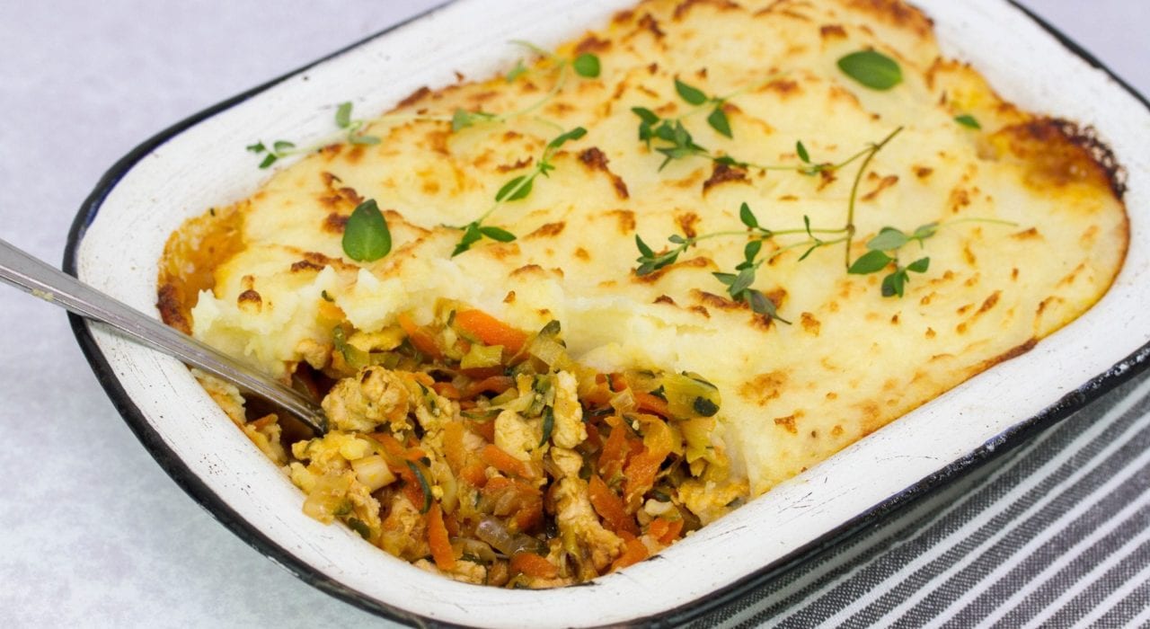 Chicken cottage pie - enjoy this healthy and lighter shepherds pie made with chicken. Great for family dinners