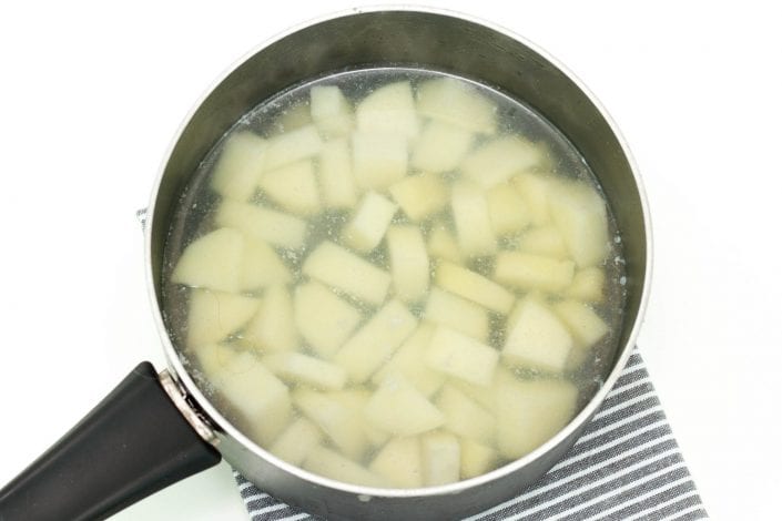 Chicken cottage pie - enjoy this healthy and lighter shepherds pie made with chicken. Great for family dinners