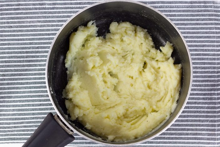 Chicken cottage pie - enjoy this healthy and lighter shepherds pie made with chicken. Great for family dinners