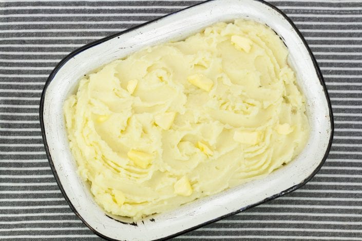 Chicken cottage pie - enjoy this healthy and lighter shepherds pie made with chicken. Great for family dinners