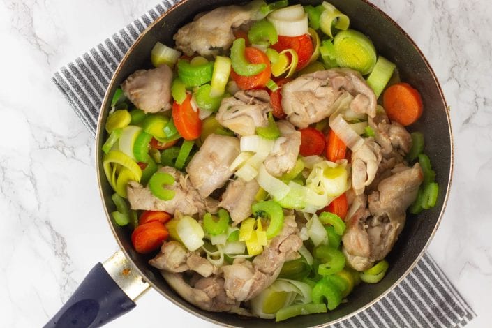 Slow cooker chicken stew - try this delicious recipe for family dinners