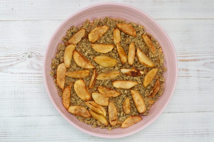 Sugar free apple crumble - healthy apple crisp free from sugar enjoy this vegan apple crumble
