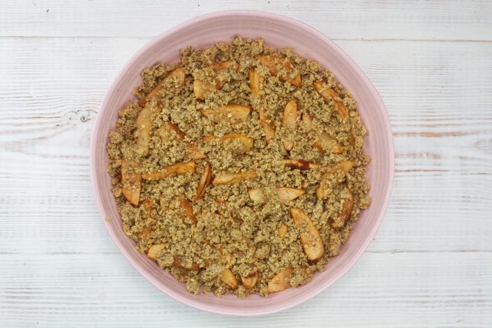 Sugar free apple crumble - healthy apple crisp free from sugar enjoy this vegan apple crumble