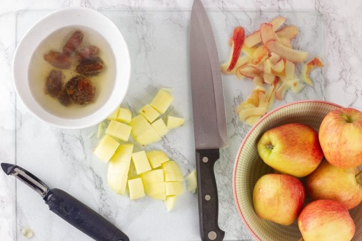 Sugar free apple crumble - healthy apple crisp free from sugar enjoy this vegan apple crumble