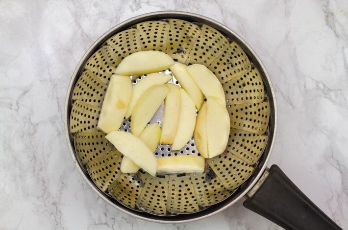 Apple and avocado puree for baby - make this delicious little dish when weaning baby as one of baby's first meals