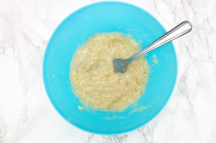 Baby banana pancakes, enjoy these delicious weaning pancakes made with just 3 ingredients. Gluten free, dairy free and added sugar free they are a perfect first food for baby