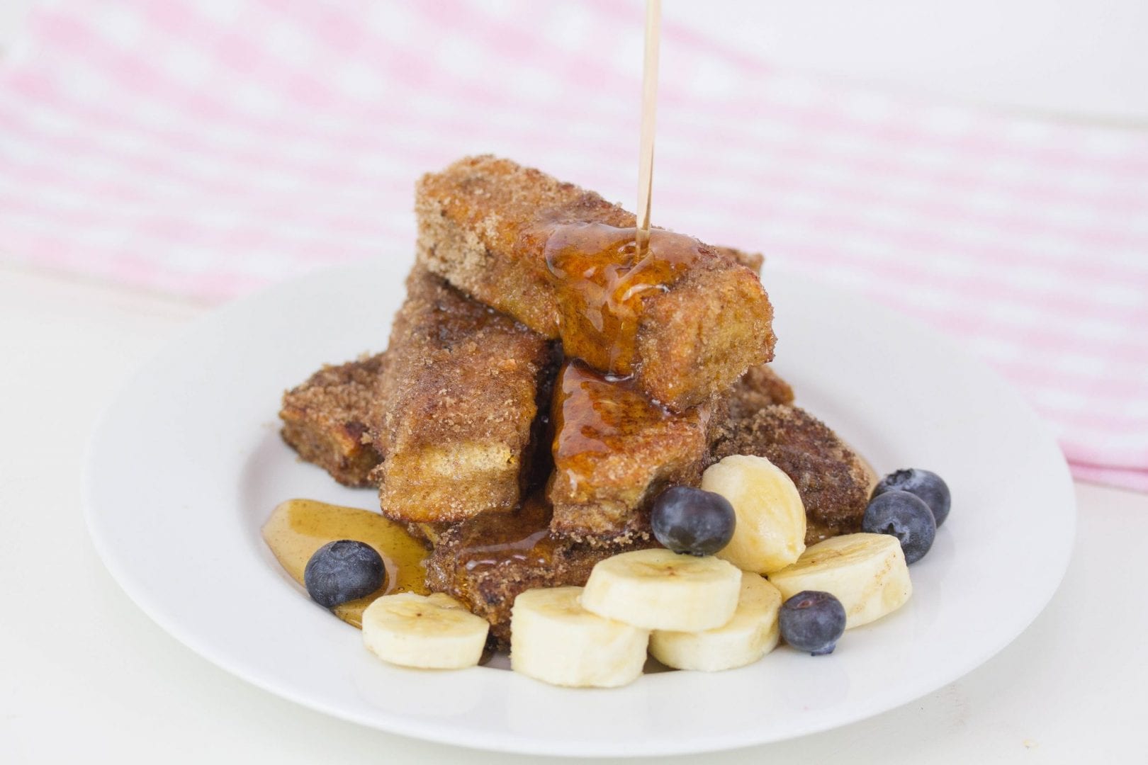 Cinnamon french toast sticks - enjoy these delicious and wholesome french toast sticks as a great family breakfast