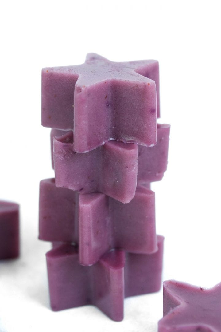 blueberry gummies - try these homemade blueberry sweets made with fresh fruits and a great dairy free snack