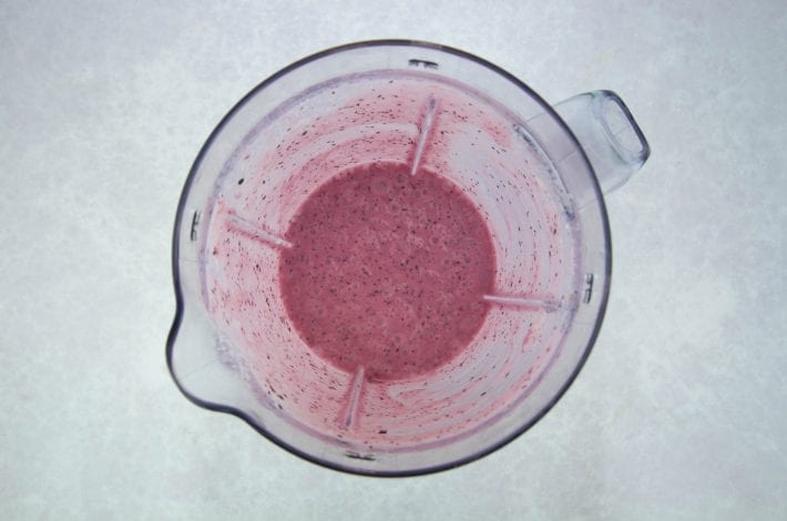 blueberry gummies - try these homemade blueberry sweets made with fresh fruits and a great dairy free snack