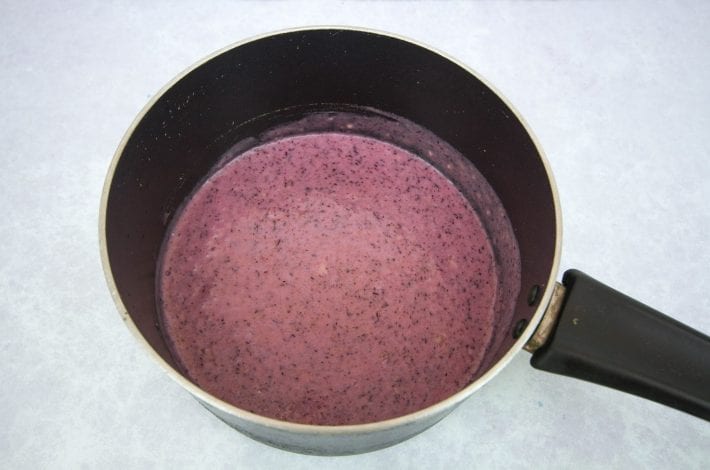 blueberry gummies - try these homemade blueberry sweets made with fresh fruits and a great dairy free snack