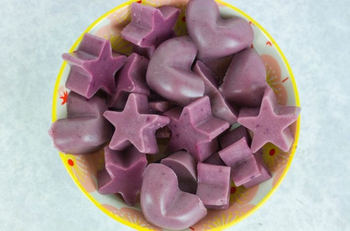 blueberry gummies - try these homemade blueberry sweets made with fresh fruits and a great dairy free snack