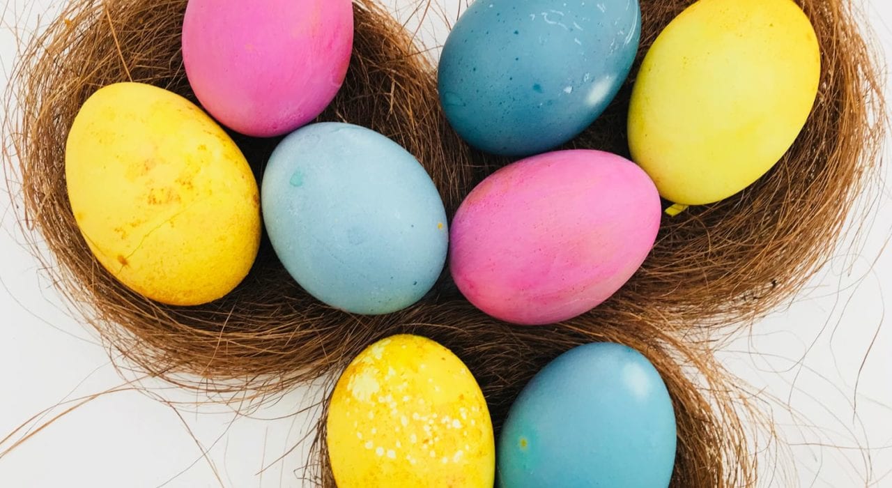 Natural Easter egg dye - How to colour Easter eggs using natural dyes